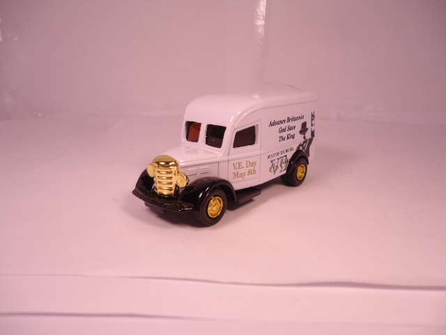 Oxford - Bedford Van - V.E. Day - Advance Britannia - No 3333 of 4000 - #BED020