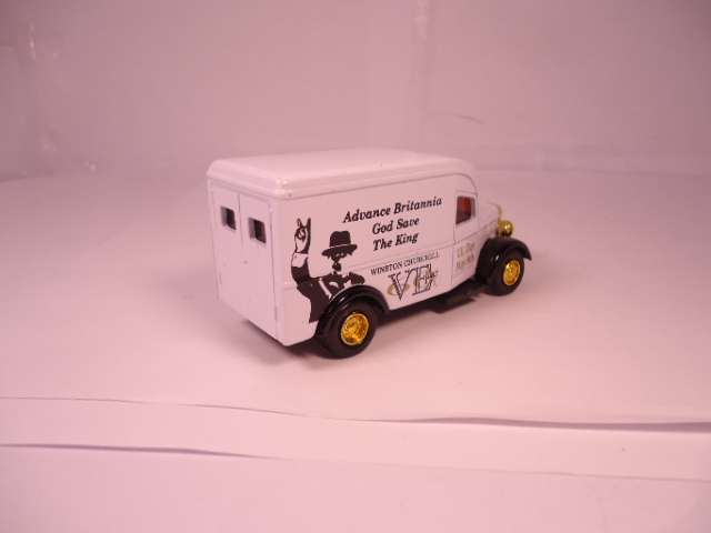 Oxford - Bedford Van - V.E. Day - Advance Britannia - No 3333 of 4000 - #BED020