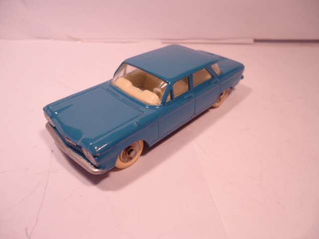 French Dinky Toys - Chevrolet Corvair - # 552 - Code 3
