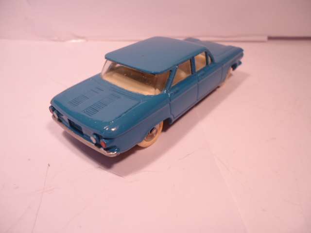 French Dinky Toys - Chevrolet Corvair - # 552 - Code 3