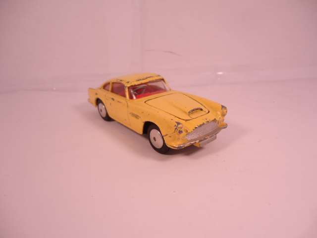 Corgi - Aston Martin D.B.4 - Flat hubs - #218