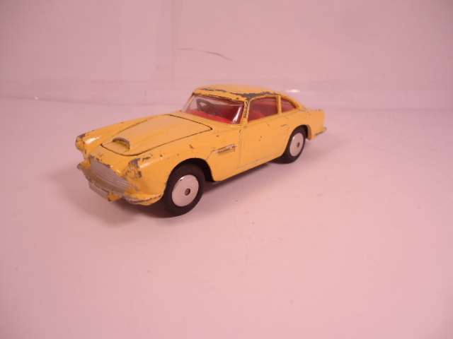 Corgi - Aston Martin D.B.4 - Flat hubs - #218