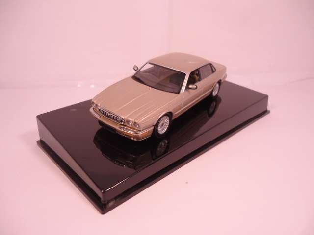 Autoart - Jaguar XJ8 - #53573