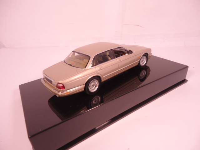 Autoart - Jaguar XJ8 - #53573