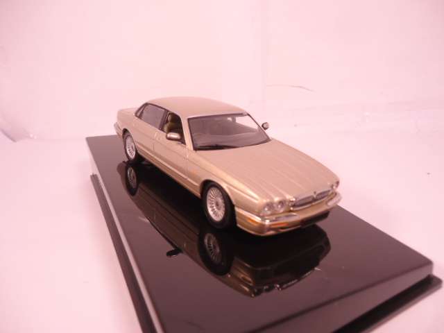 Autoart - Jaguar XJ8 - #53573