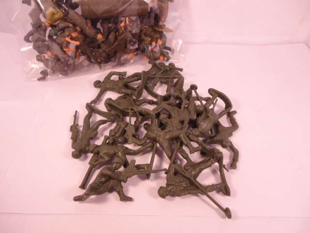 Hasbro - Lot of 38 Army Figurines