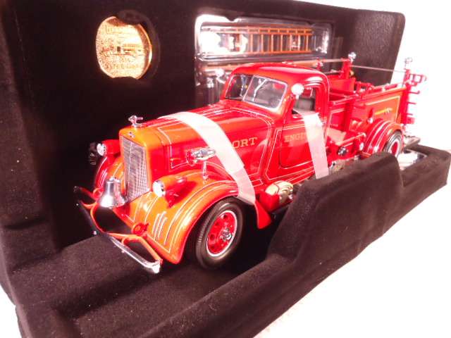 Road Signature - 1939 American LaFrance B -550RC - 24K Gold Plated Coin included - #20148