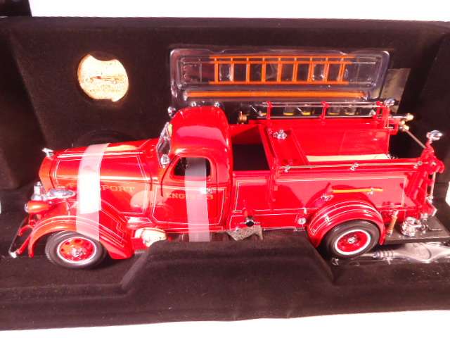 Road Signature - 1939 American LaFrance B -550RC - 24K Gold Plated Coin included - #20148