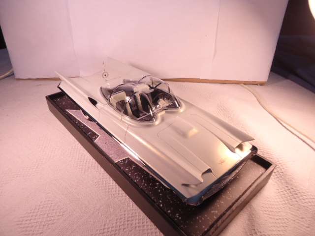 Minichamps - 1955 Lincoln Futura Concept - Limited Edition 999pcs - #107 082030