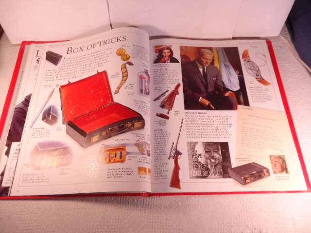 Dorling Kindersley - James Bond - The Secret World Of 007 - Alastair Dougall - #8608