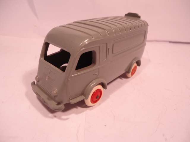 CIJ - Renault  1000KG Van - some plastic wheel illness - # 3/60