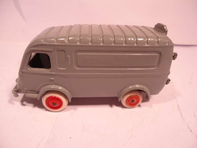 CIJ - Renault  1000KG Van - some plastic wheel illness - # 3/60