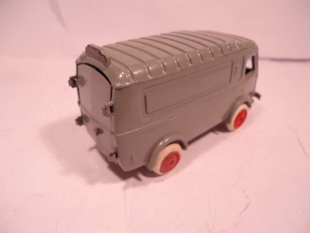 CIJ - Renault  1000KG Van - some plastic wheel illness - # 3/60