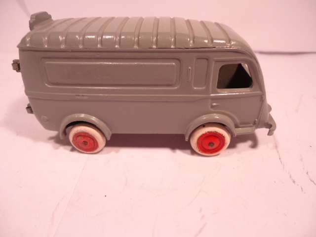 CIJ - Renault  1000KG Van - some plastic wheel illness - # 3/60