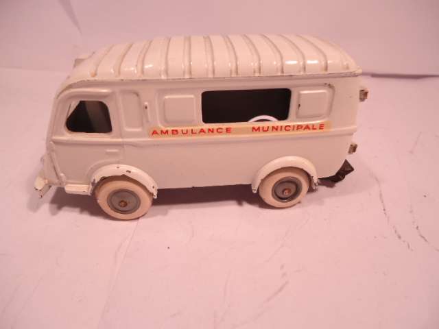 CIJ - Renault  1000KG Ambulance + Rear Step - # 3/61