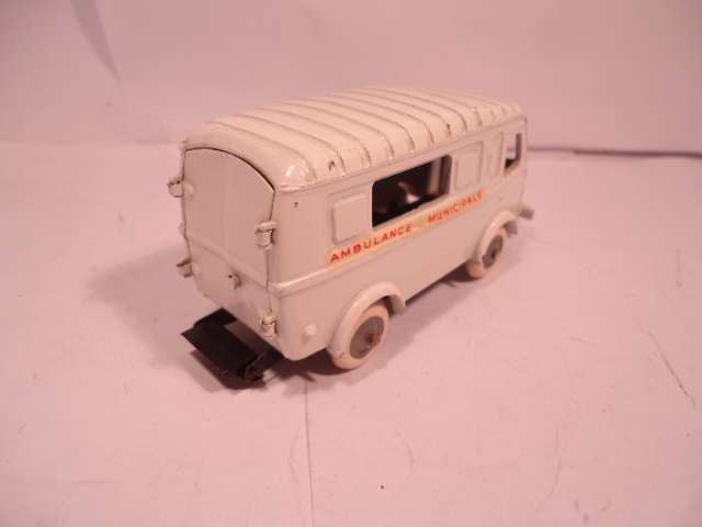 CIJ - Renault  1000KG Ambulance + Rear Step - # 3/61