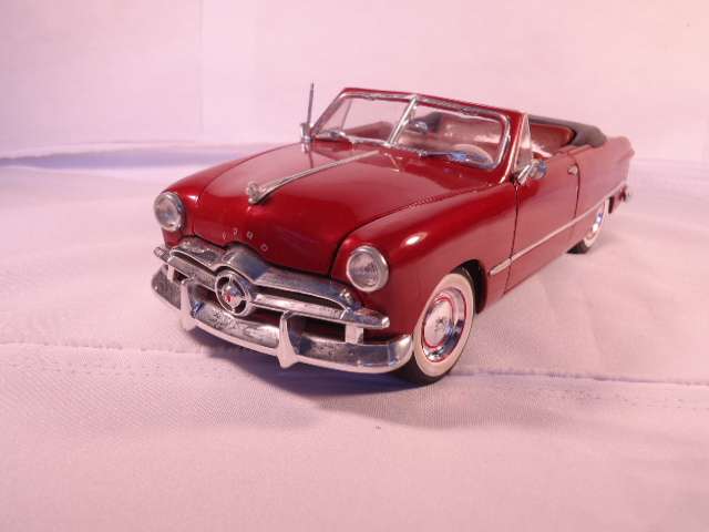 Maisto - 1949 Ford Convertible