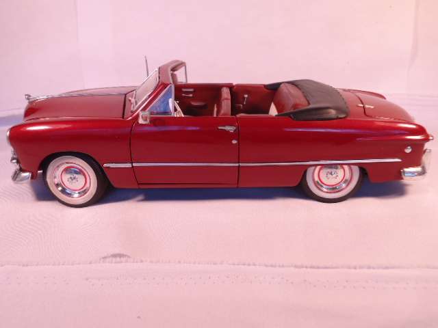 Maisto - 1949 Ford Convertible