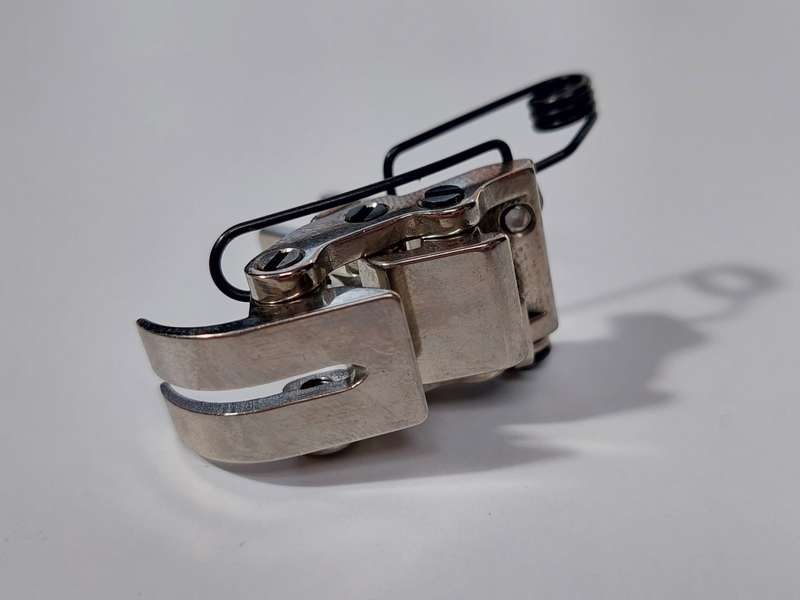 KT141 - Heavy Duty Sewing machine presser foot for variable thickness stitching