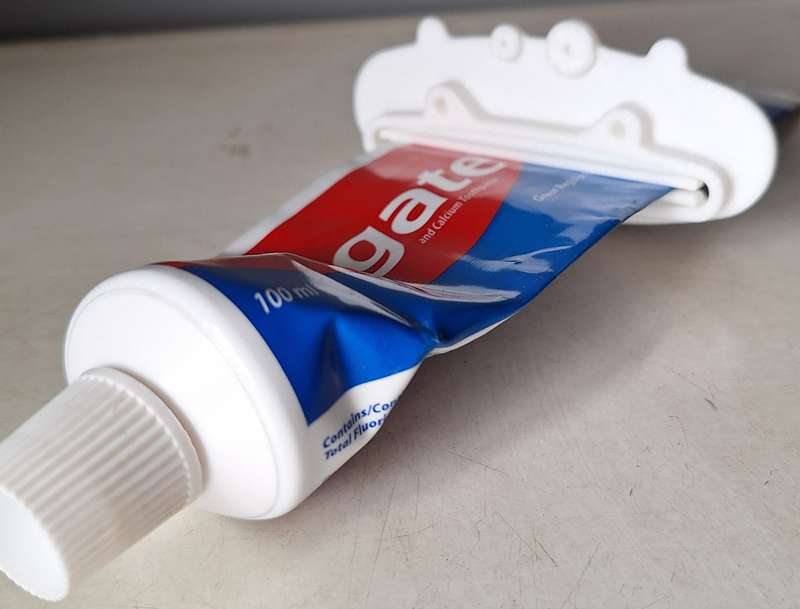 Hippo Toothpaste squeezer (White)
