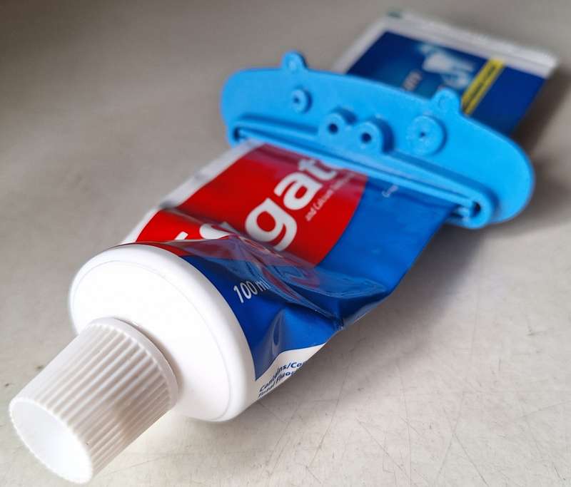 Piggy Toothpaste squeezer (Blue)