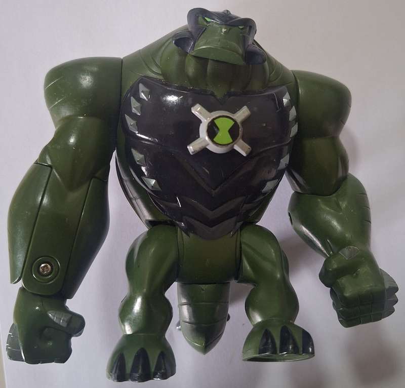 Ben 10 Humigousaur ( Missing  weapon)