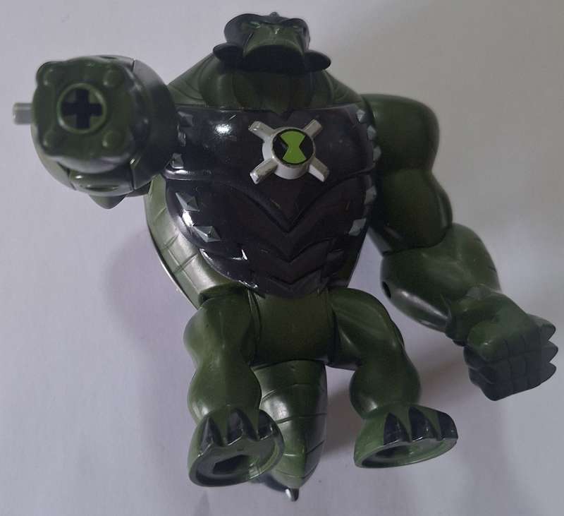 Ben 10 Humigousaur ( Missing  weapon)