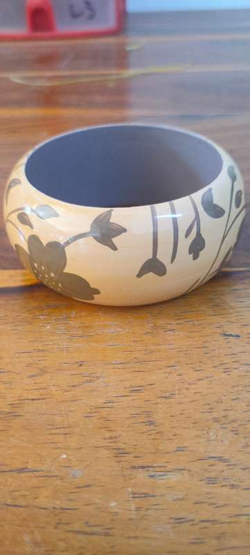 Large bangle with flower motif