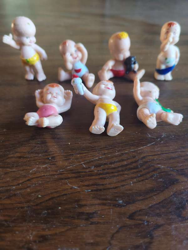 Lot of 7 vintage magic diaper babies? / Happy nappy?