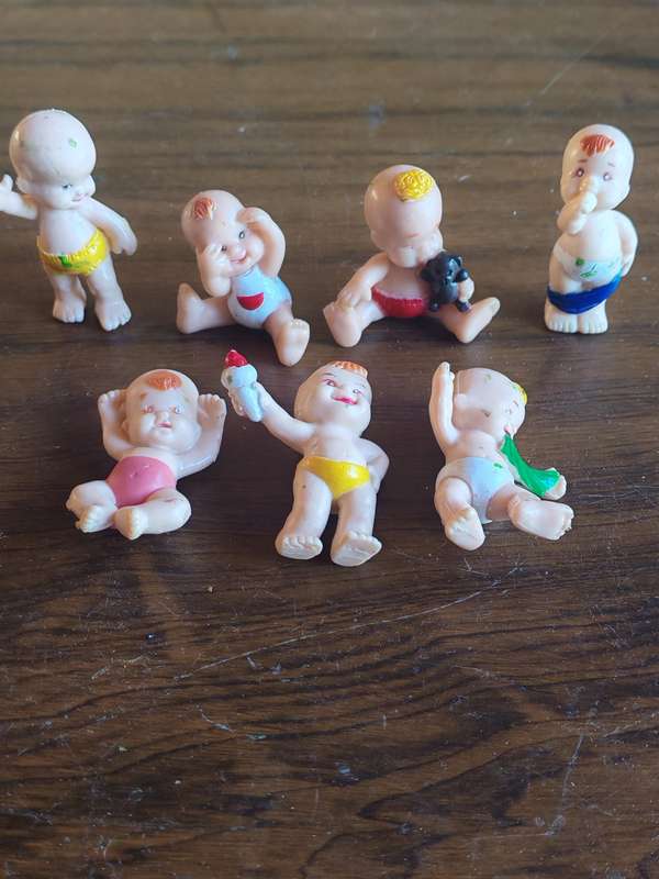 Lot of 7 vintage magic diaper babies? / Happy nappy?