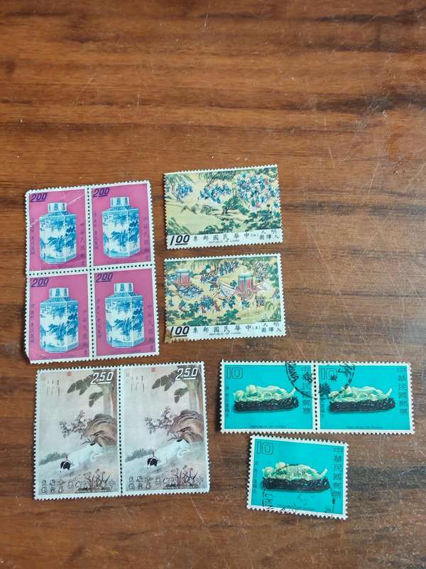 Large lot of vintage China (Taiwan) stamps