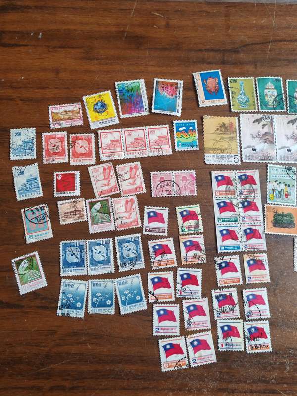 Large lot of vintage China (Taiwan) stamps