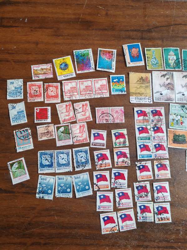Large lot of vintage China (Taiwan) stamps