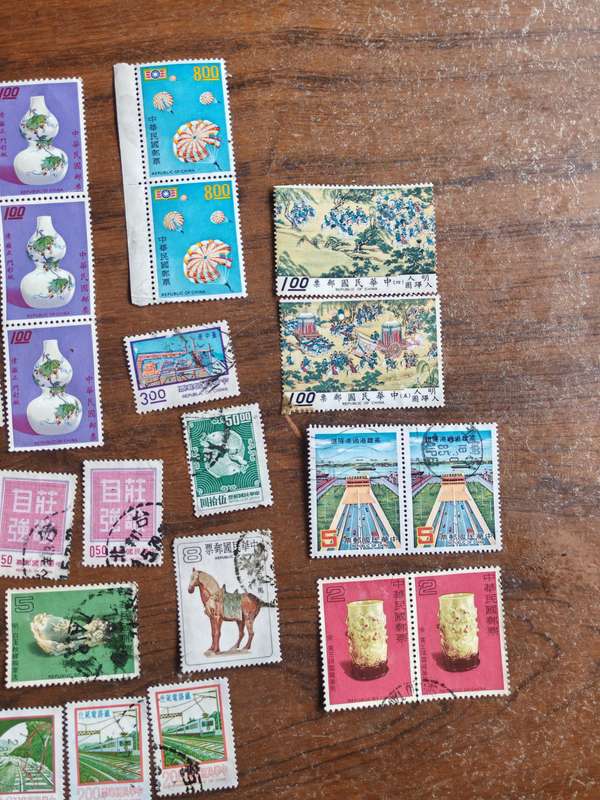 Large lot of vintage China (Taiwan) stamps