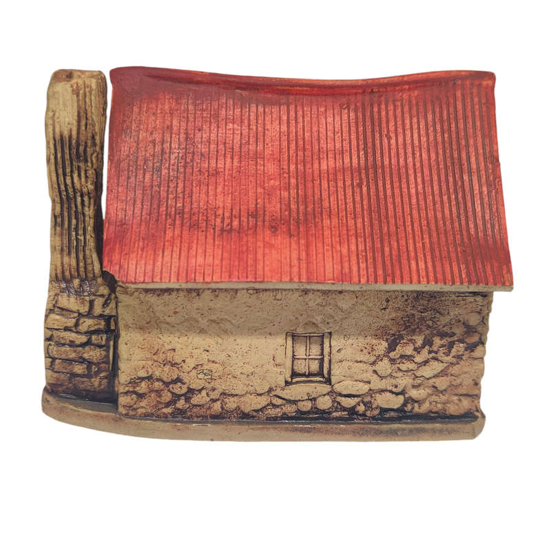 Stunning miniature farm house ornament