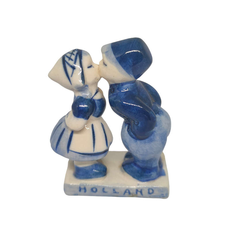 Vintage Delft kissing couple ornament