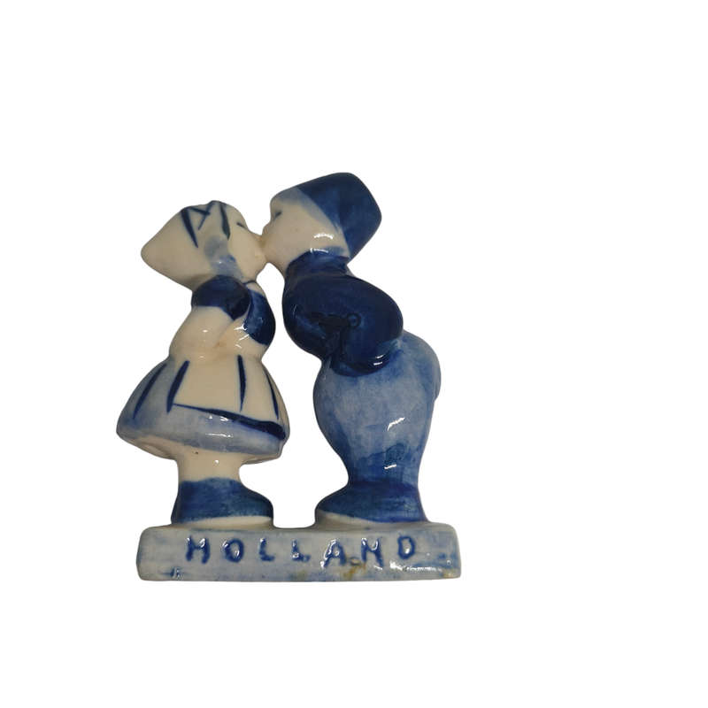 Vintage Delft kissing couple ornament
