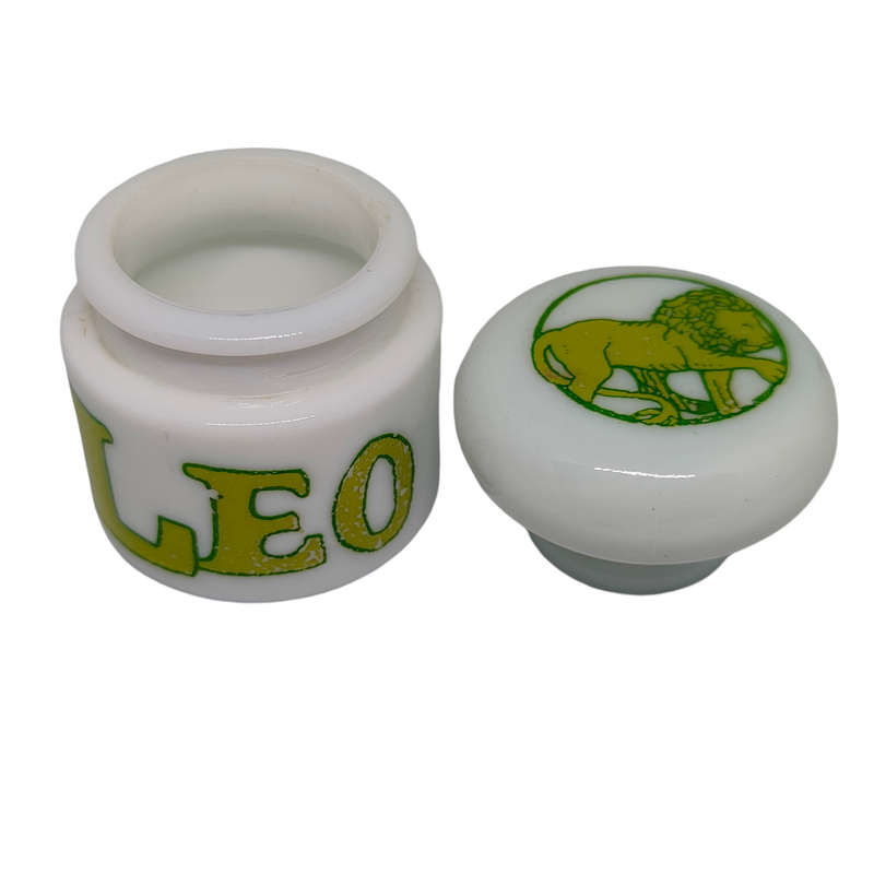 Vintage small milk glass holder - Leo
