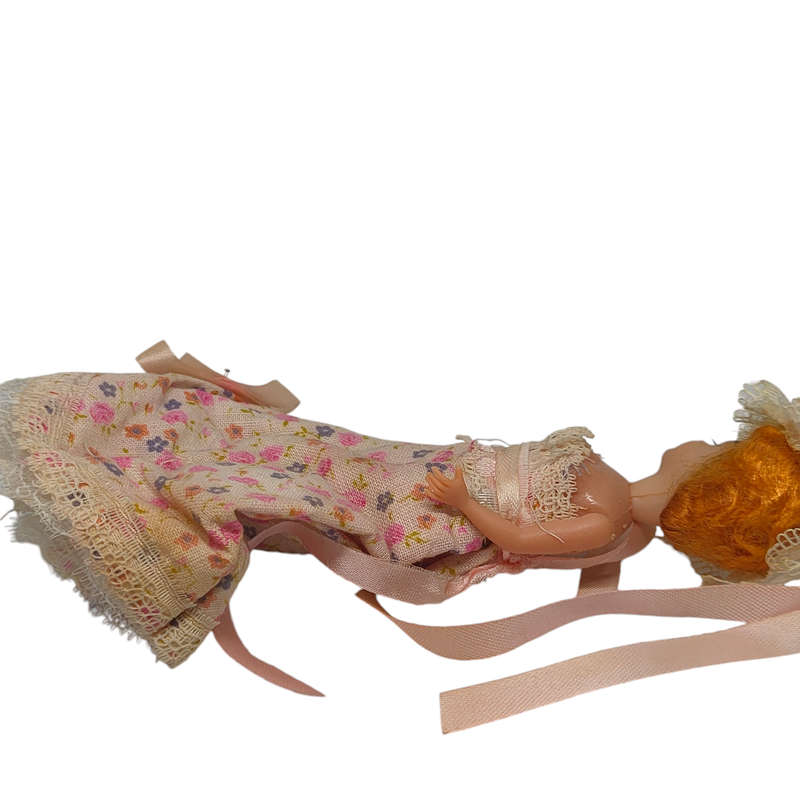 Vintage souvenir doll with sleep eyes