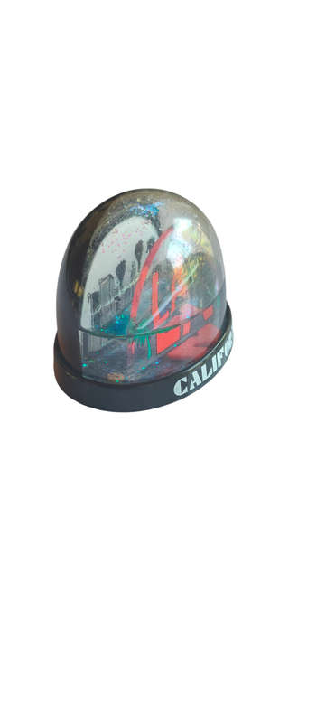 LA California souvenir snow globe