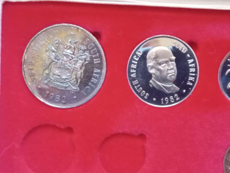 SOUTH AFRICAN AMAZING  PROOF SET ,1982"