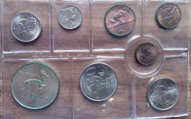 SOUTH AFRICAN MINT PACK 1970 with silver R1