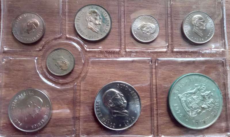 SOUTH AFRICAN  MINT PACK 1976 WITH SILVER R1