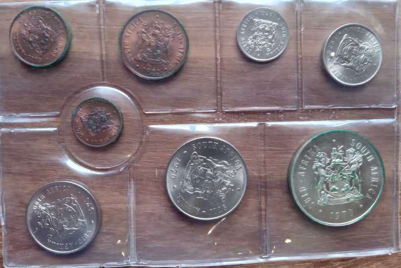 SOUTH AFRICAN MINT PACK 1970 with silver R1