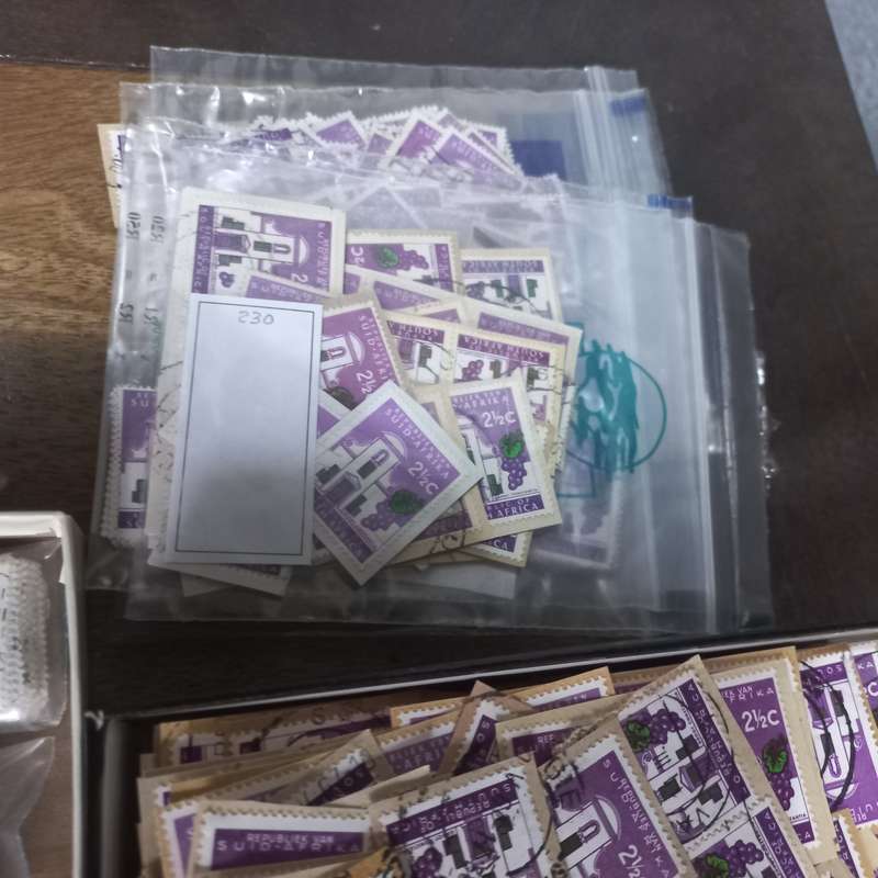 Union & Republic Stamps - Varieties noted - Kiloware on and off paper - R1 start