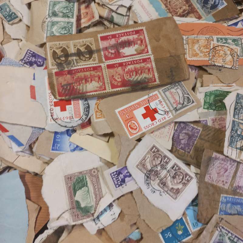 Commonwealth Mix on Paper GB, Rhodesia's and in the minority, South Africa - Kiloware - R1 start