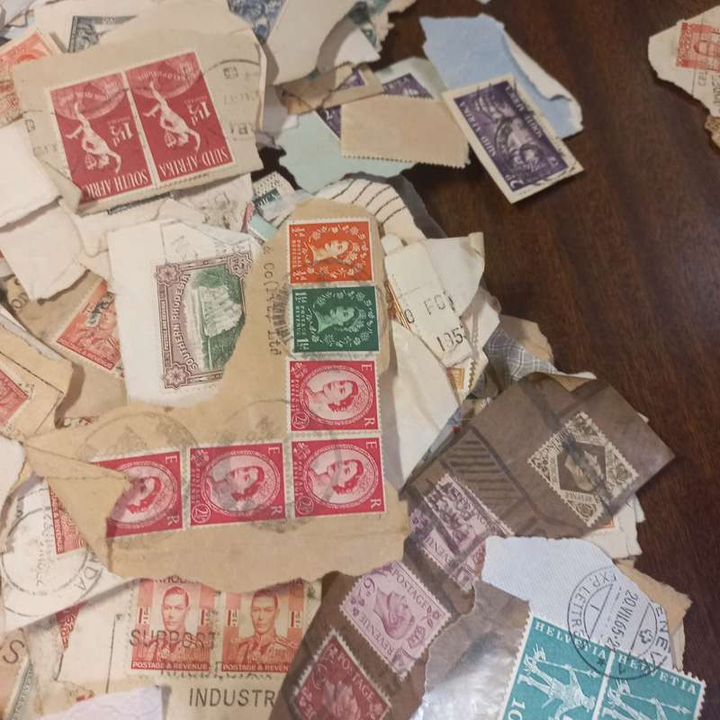 Commonwealth Mix on Paper GB, Rhodesia's and in the minority, South Africa - Kiloware - R1 start