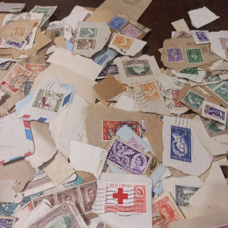 Commonwealth Mix on Paper GB, Rhodesia's and in the minority, South Africa - Kiloware - R1 start