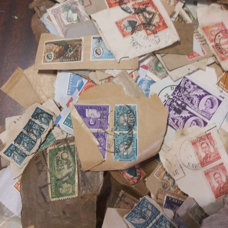 Commonwealth Mix on Paper GB, Rhodesia's and in the minority, South Africa - Kiloware - R1 start