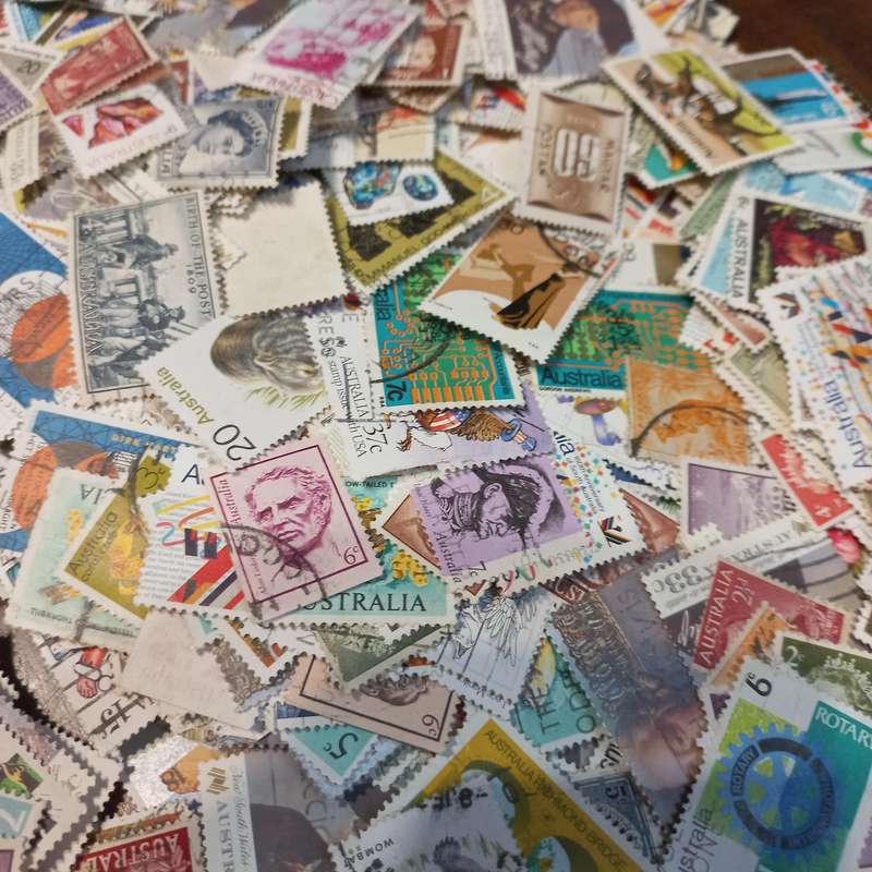 Australia off paper - Huge lot of 1000's stamps - R1 start